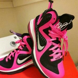 Size 6 1/2Y Lebron's